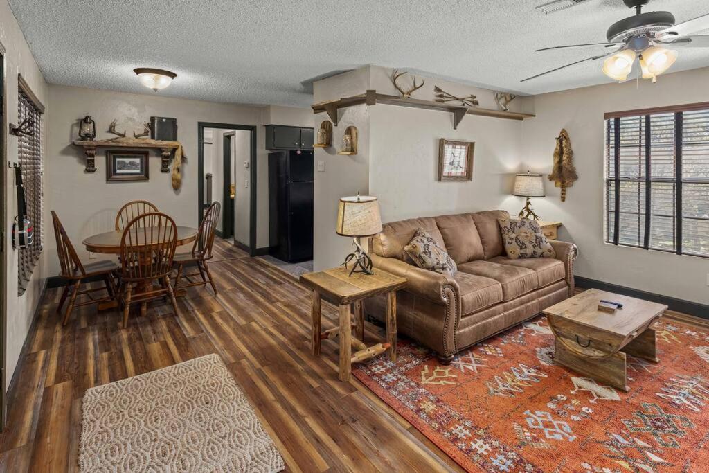 Stonegate Lodge Bear'S Den Kitchen, Pool, Firepit, Wifi ,Smart Tvs Eureka Springs Exterior foto